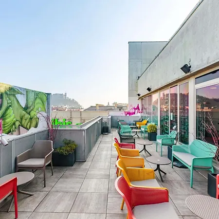 Ibis Styles The Fuzzy Log Hostal *