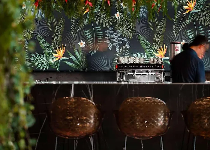 Ibis Styles The Fuzzy Log Hostal *