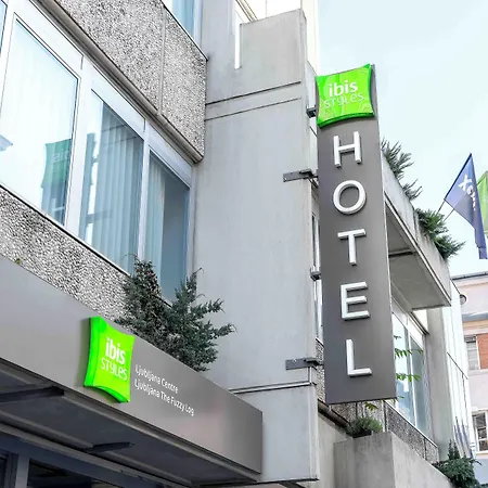 Ibis Styles The Fuzzy Log 旅馆